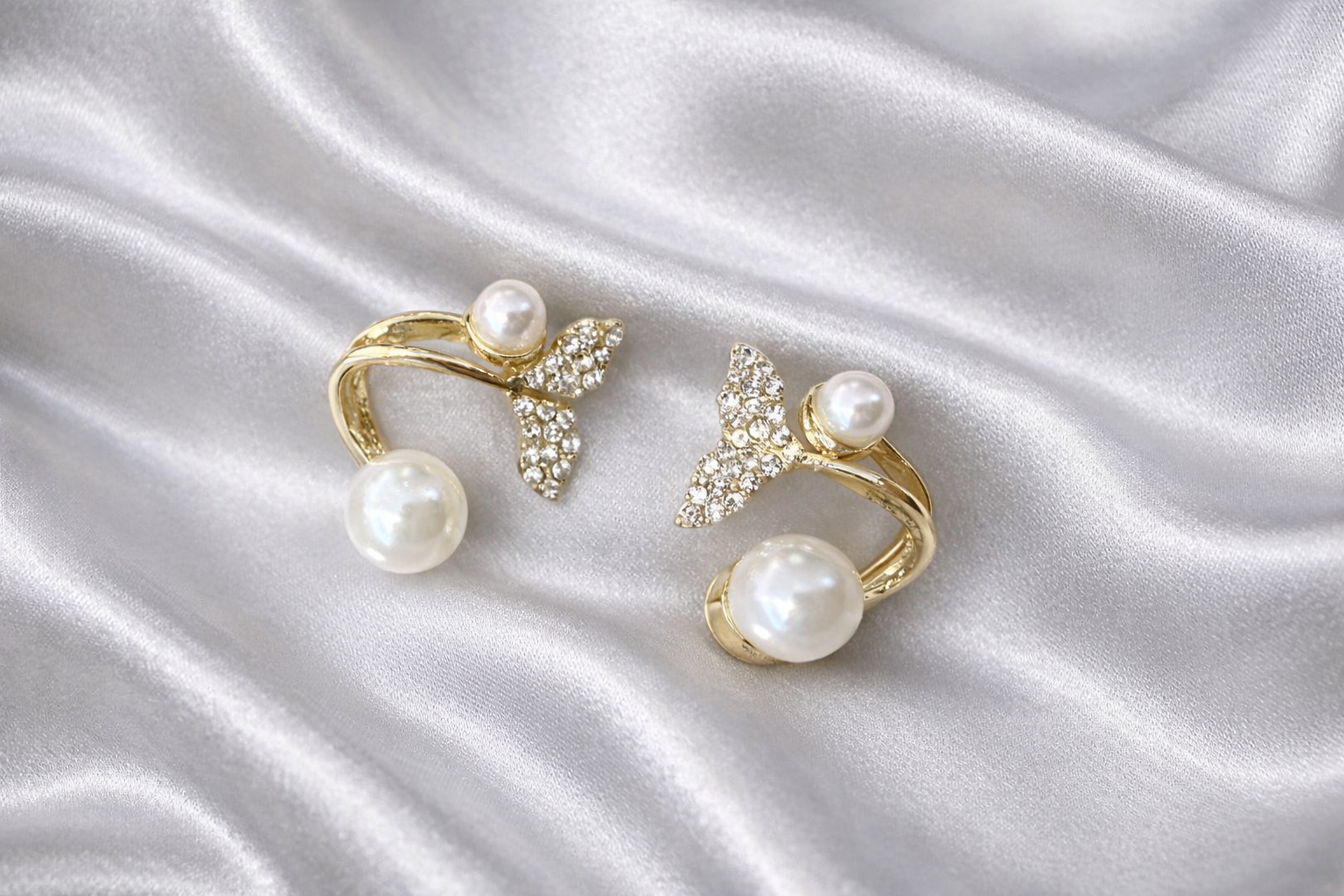 Ourums Gold Wings Pearl Stud
