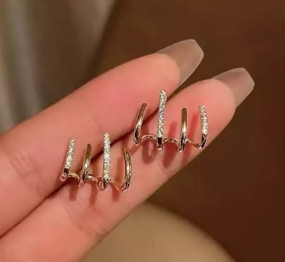 Ourums Claw Stud Earrings